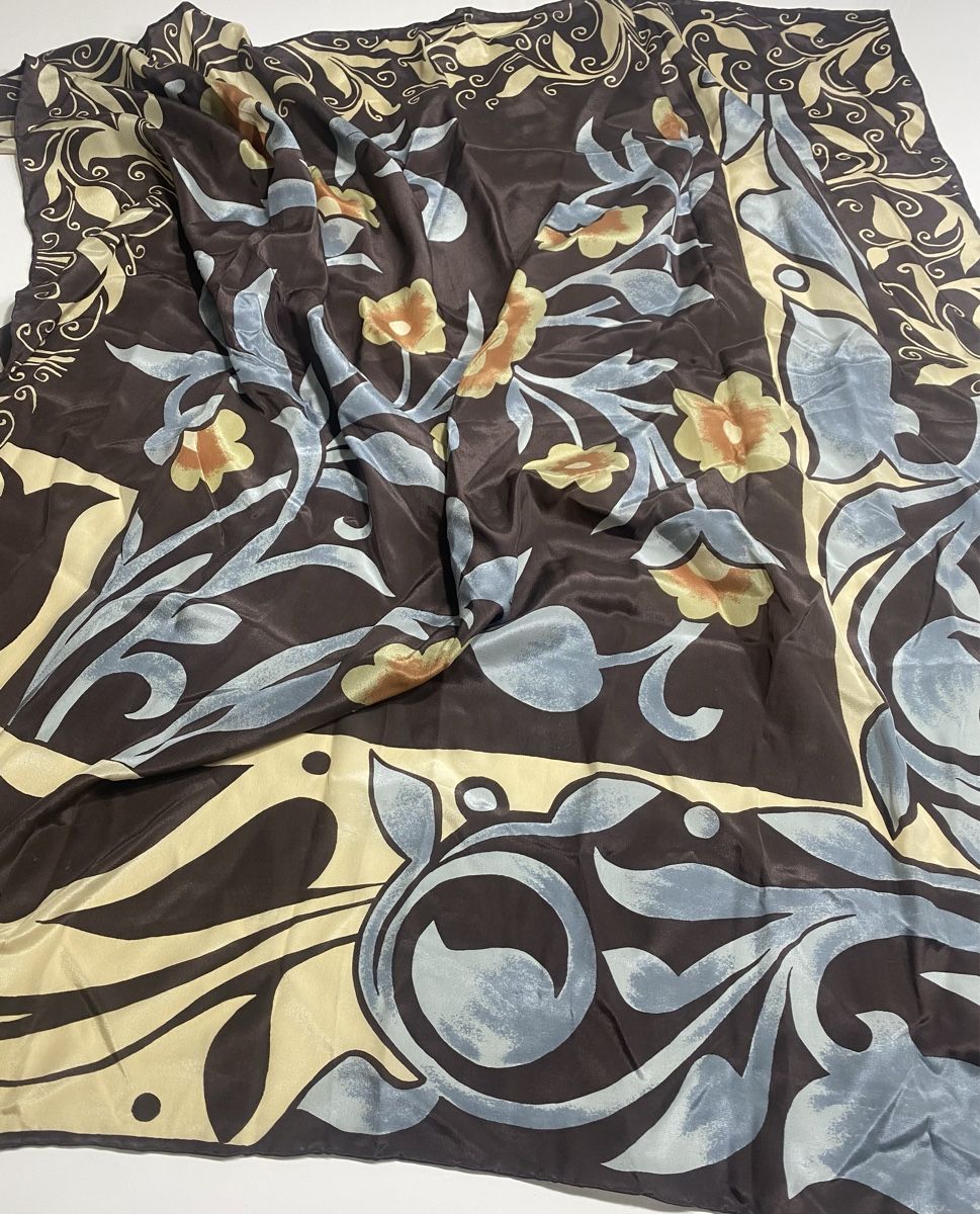 Foulards, Tücher & Schals: Seiden Foulard 🌸 – Gebraucht aus Opfikon von Luis144