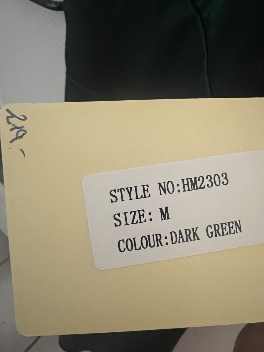 Vestiti: Splendide robe neuve taille m – Nuovo e nell'imballaggio originale da Lugnorre venduto da cla_j6bq 2