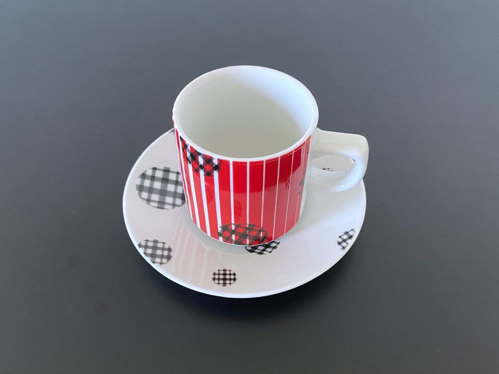 Pfister Tasses: Espressotasse Möbel Pfister 2011 – D'occasion à Birr par Jamonline