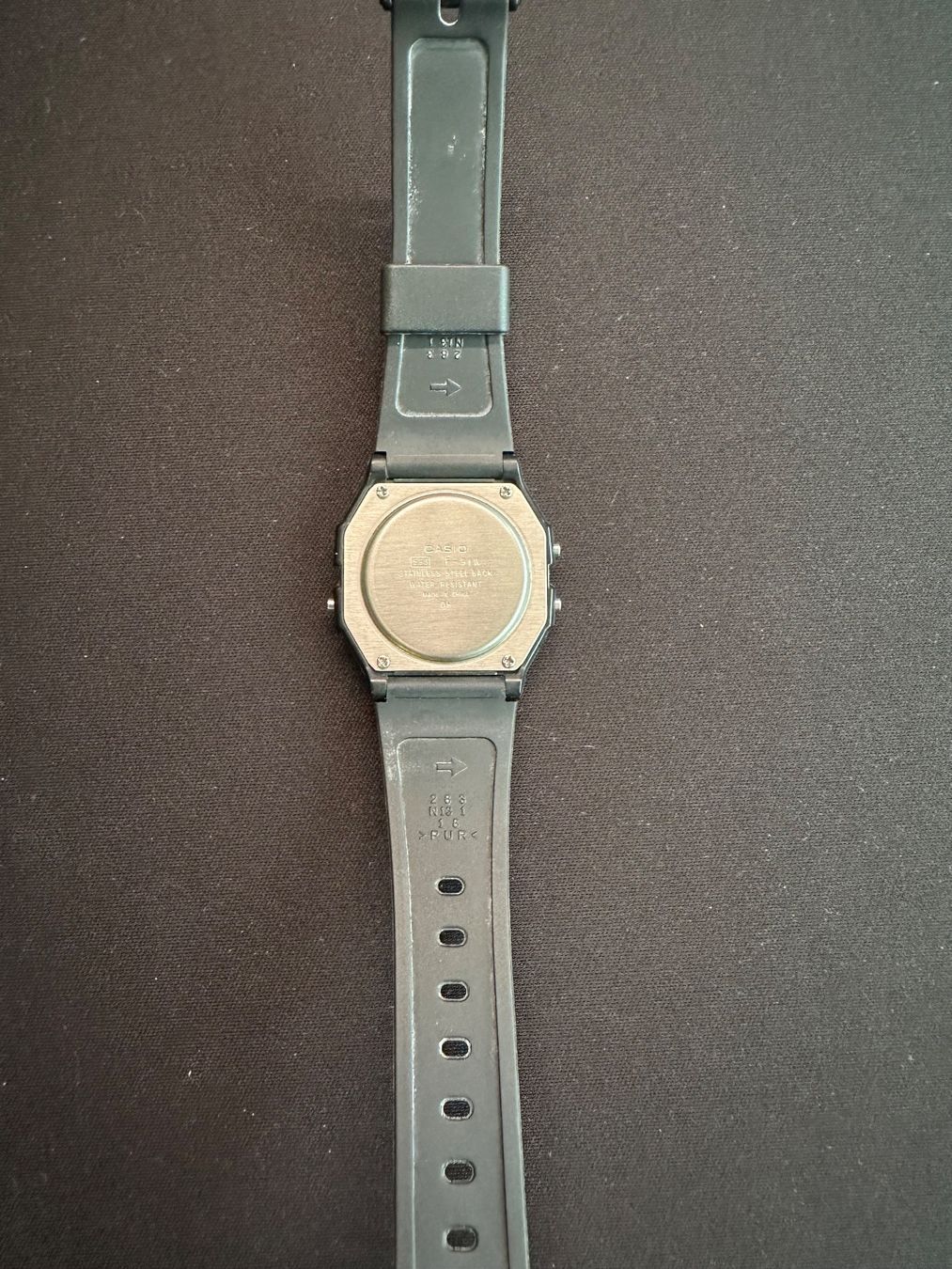 Casio Orologi: Casio F-91W Klassiker Retro Digital Uhr – Usato da Grenchen venduto da redstar03 2