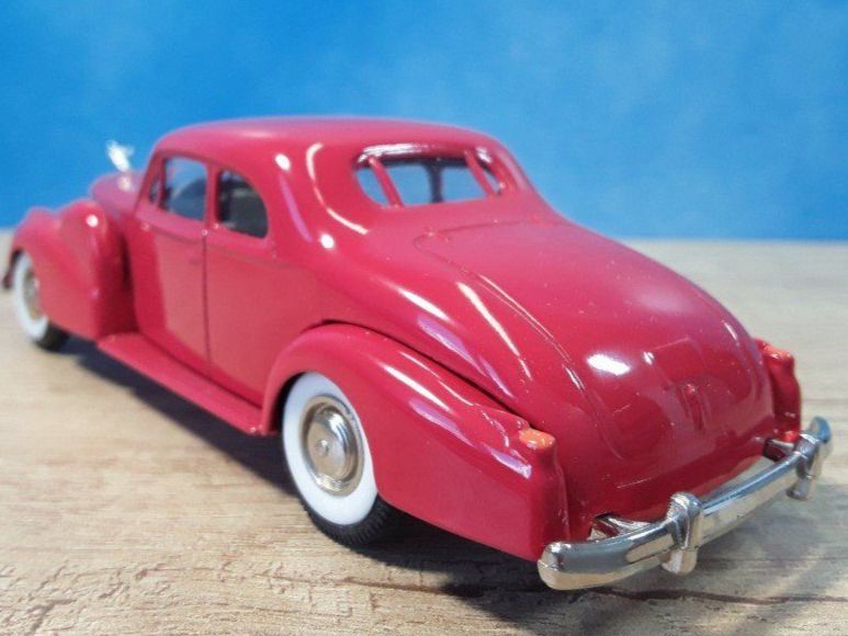 Cadillac V16 1938/1940 Voiture du Pape PIE XII - REXTOYS - 1/43ème en boite