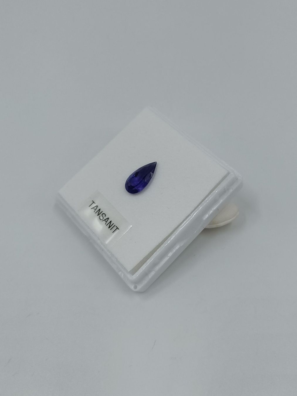 Pietre preziose: 1 LEUCHTENDER TANSANIT, 6.17 CT. – Usato da Luzern venduto da EdiGem 1