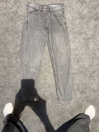 Graue Lose Fit Jeans von Bershka