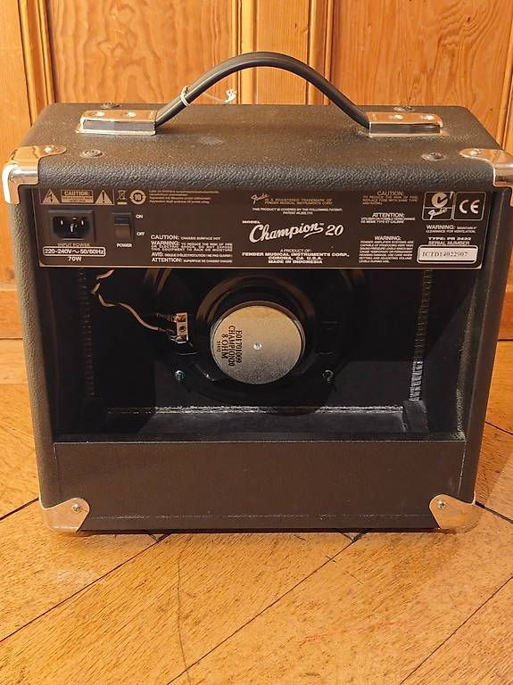 Amplificateurs: Fender E Gitarren Verstärker – D'occasion à Zofingen par MRZCoolMan 1