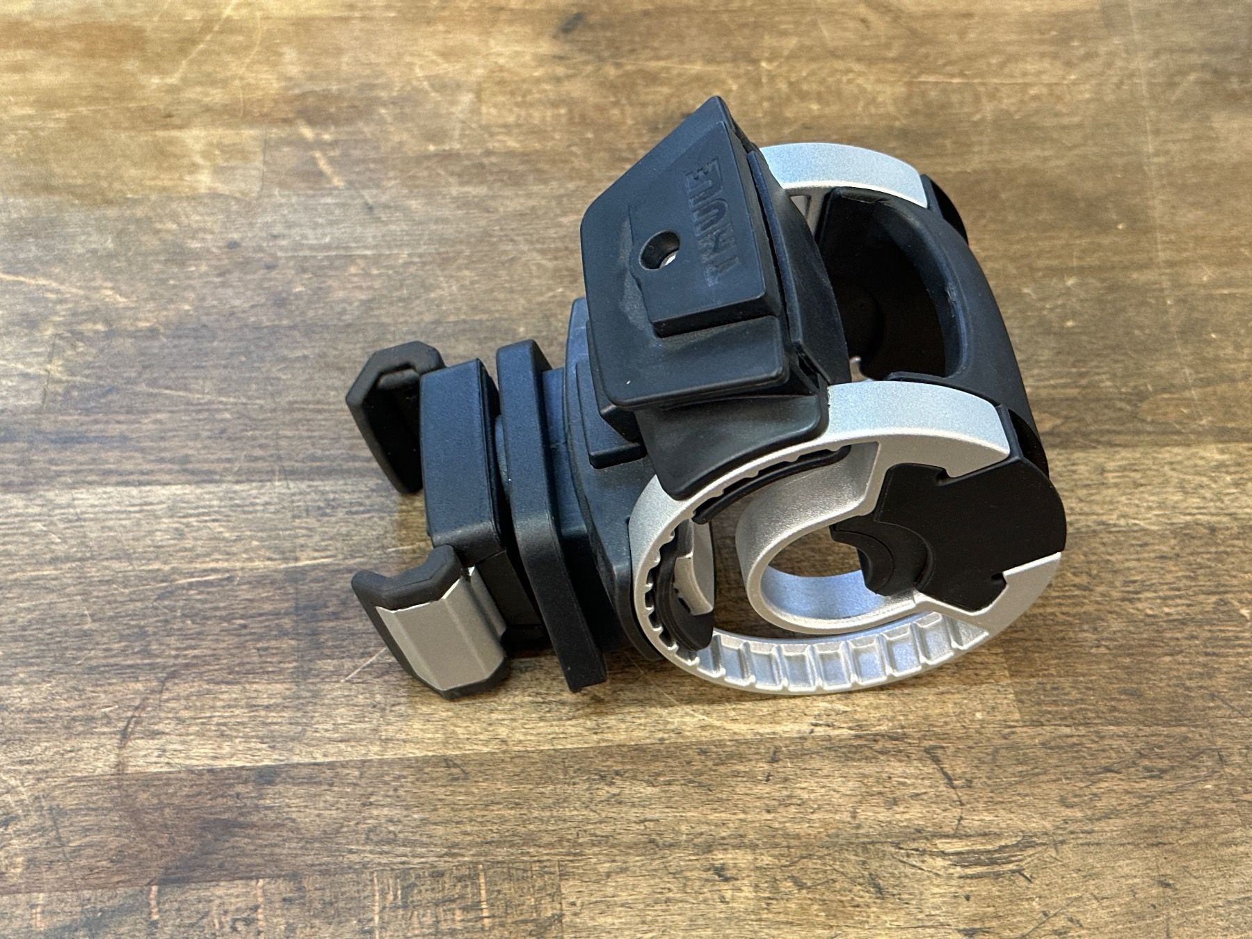 Thule Pièces détachées: Thule "Pack 'n Pedal" Lenker Halterung mit Handyhalter – D'occasion à Basel par BICICLETTISTA 2