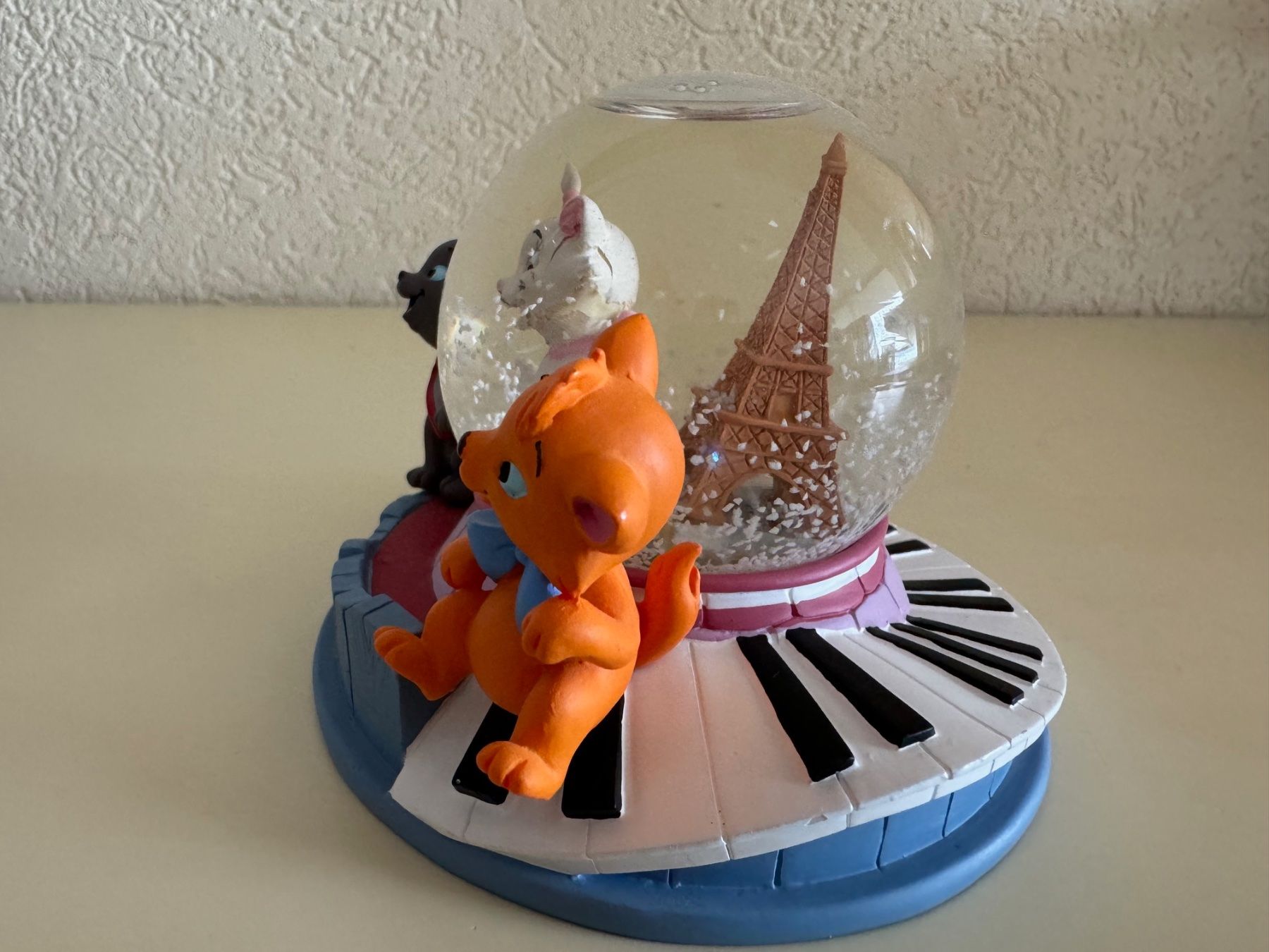 Disney Statuette: Snow globe Aristocats Disneyland Paris – Usato da St-Gingolph venduto da GoldenKeys 3