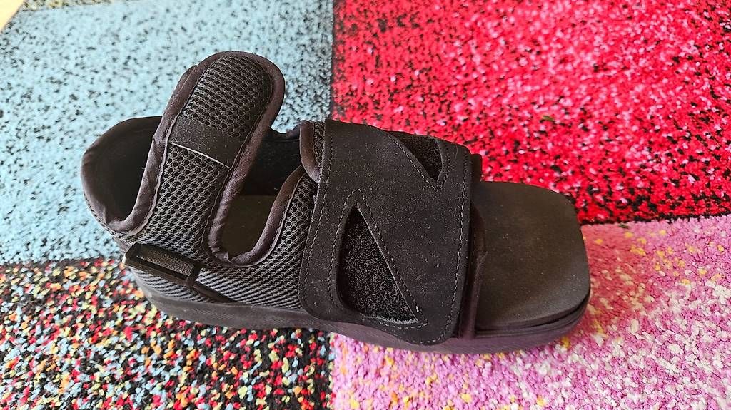 Bort Medizinische Geräte: BORT Verbandschuh offene Form – Gebraucht aus Ehrendingen von WirklichSerioes