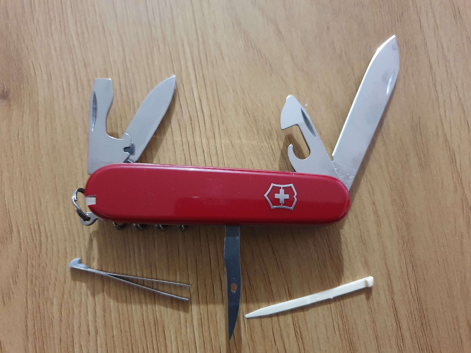 Victorinox Coltelli tascabile: Victorinox Taschenmesser, rot – Nuovo (secondo la descrizione) da Igis venduto da Vulleta.38