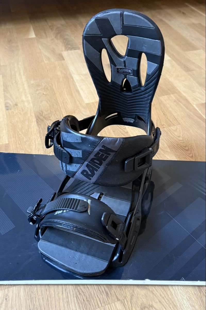 Snowboard Nitro Board: Nitro Snowboard mit Raiden Bindung – Usato da Wettingen venduto da Monica.pallmann 1