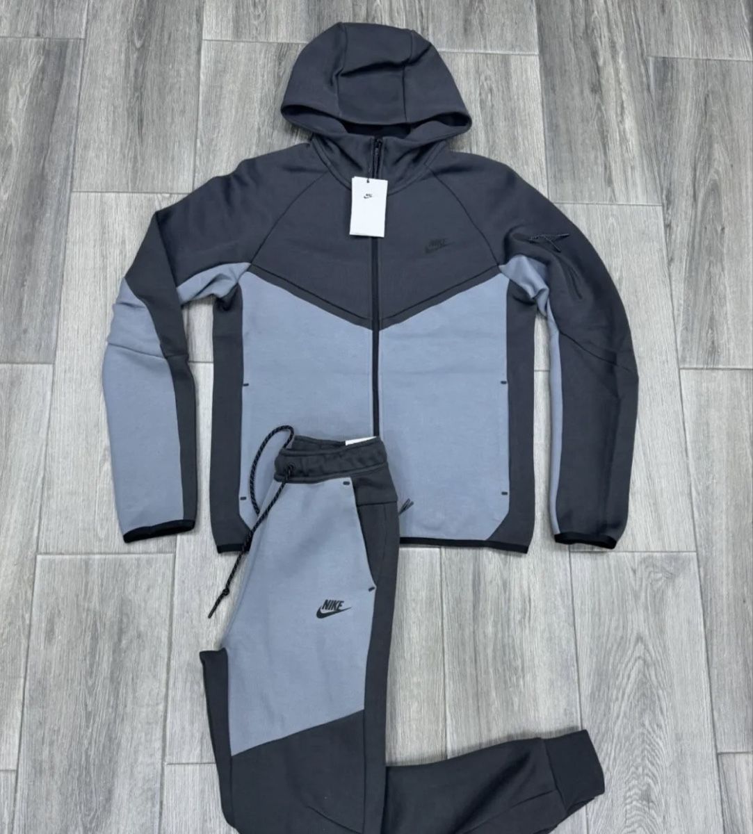 Nike Lotti di vestiti: Ensemble Nike Tech Fleece Gris Bleu Taille L neuf – Nuovo (secondo la descrizione) da Meyrin venduto da ubz_72xl 1