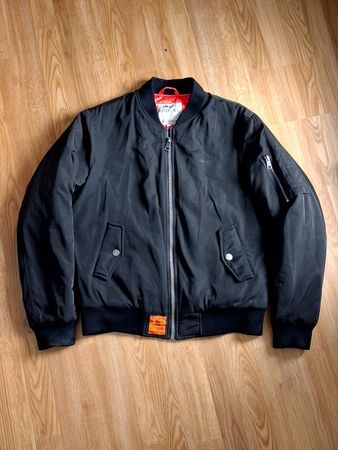 Klassische Bombers Original Flight Jacket – Schwarz (Gr. L)