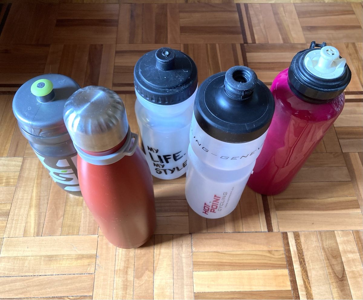 Trinkflaschen & Thermosflaschen: Lot de 5 gourdes – Gebraucht aus Ardon von hel_2sxp 8