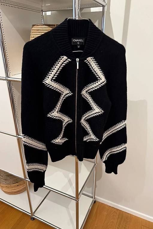 Chanel Vestes: CHANEL BOMBER JACKE – Neuf (Voir description) à Schwyz par bofb 4