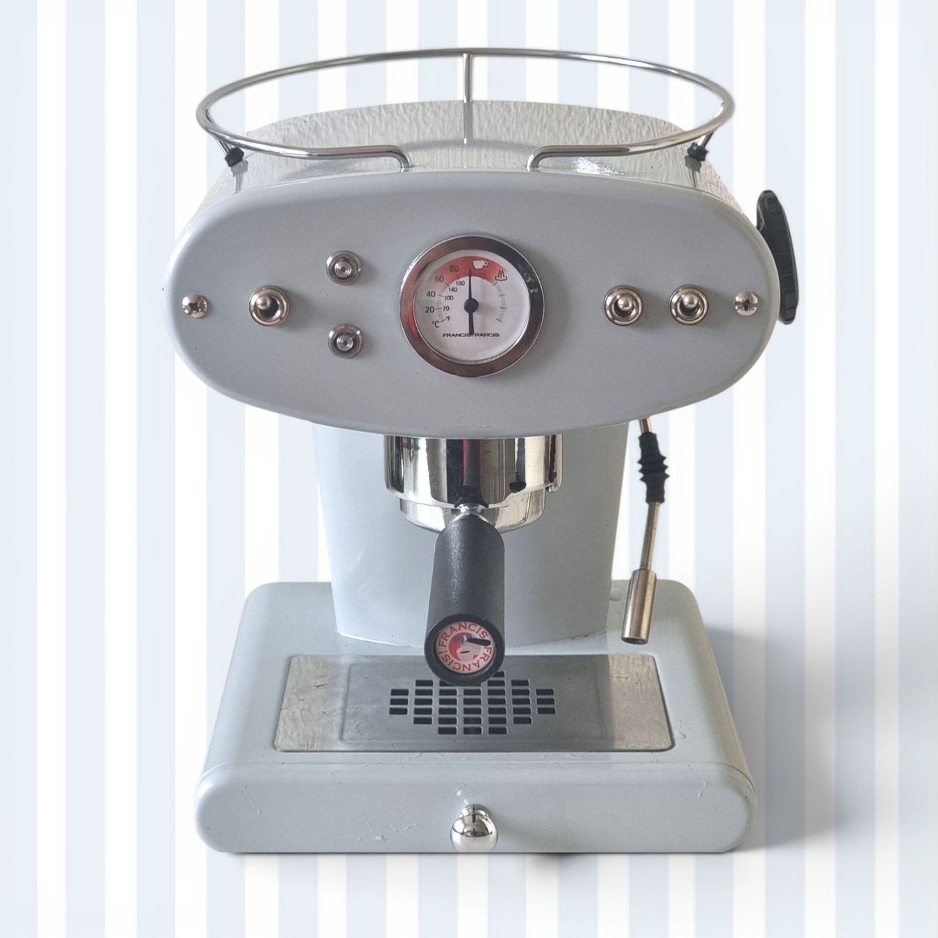 FrancisFrancis! Macchine per caffè & Macchine per espresso: E.S.E Pads Kaffeemaschine von Illy "Trio X1" Hellgrau – Usato da Zürich venduto da Pinogaudio