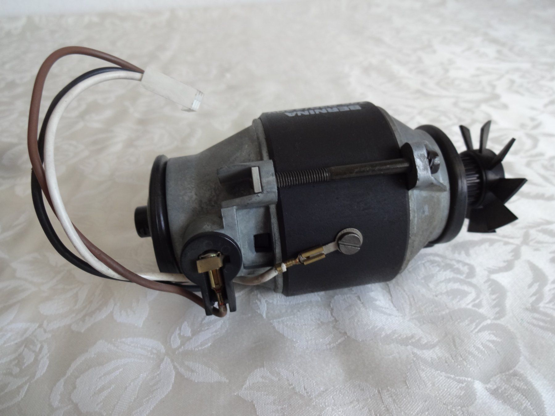 Bernina Macchine da cucire: Motor zu Bernina 930 bis 933. – Usato da Frauenfeld venduto da Riaa 2