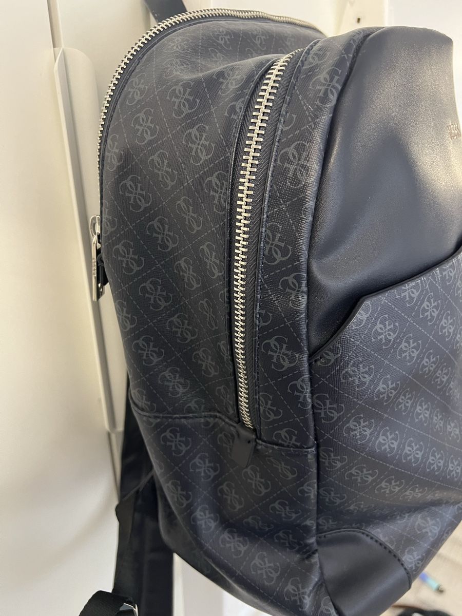 Guess Zaini: GUESS Rucksack Dunkelblau – Usato da Uster venduto da sar_h8ff 1