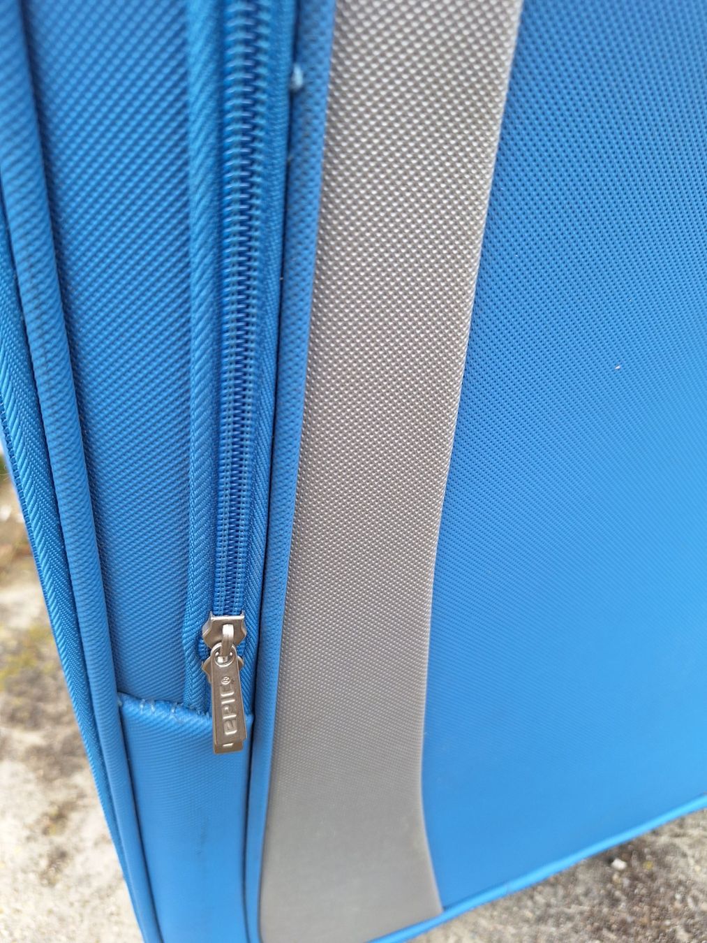 Valises de voyage: BLAUER EPIC ROLLKOFFER – D'occasion à Huttwil par Kunterbuntli 3
