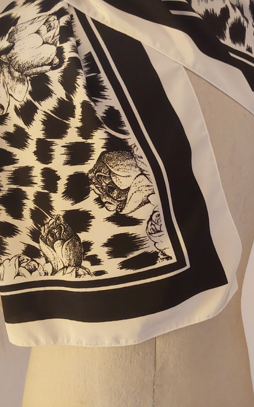 Foulard & Sciarpe: Schal Foulard Polyester schwarzweiss – Nuovo (secondo la descrizione) da Köniz venduto da scopello12 3