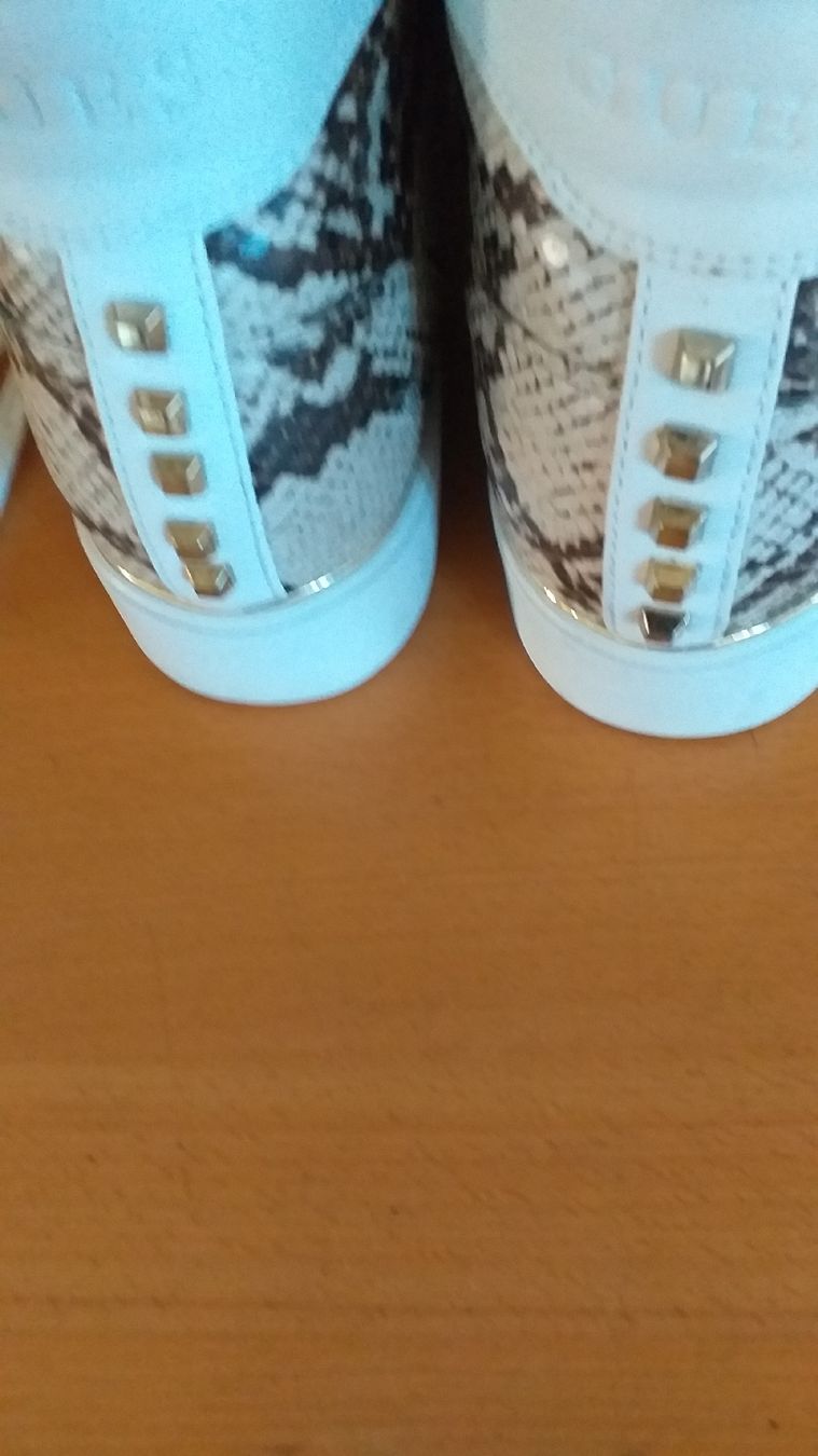 Guess Scarpe da donna: Guess Sneakers – Usato da Wünnewil venduto da 04Blume 5