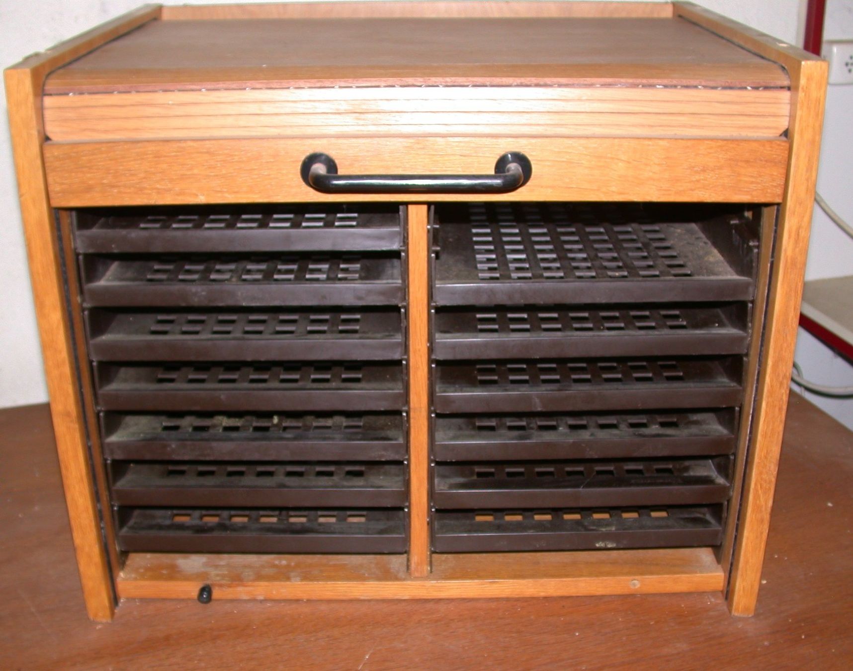 Armoires: Roll-Ladenschrank – D'occasion à Lengnau AG par imf_s96l