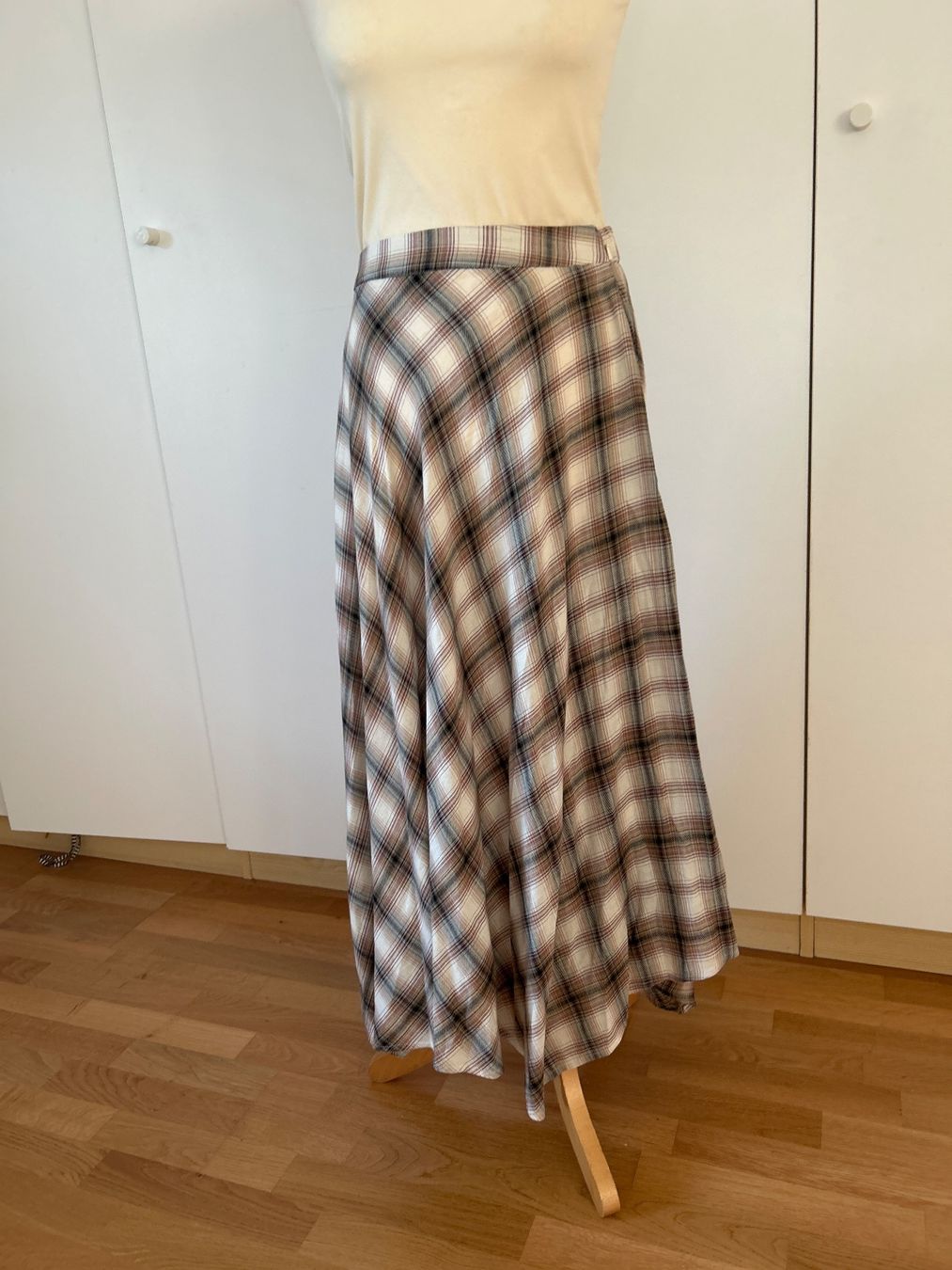 Jupes: Midi Skirt Gr. S Neu! – D'occasion à Feuerthalen par Anna_Swift 1