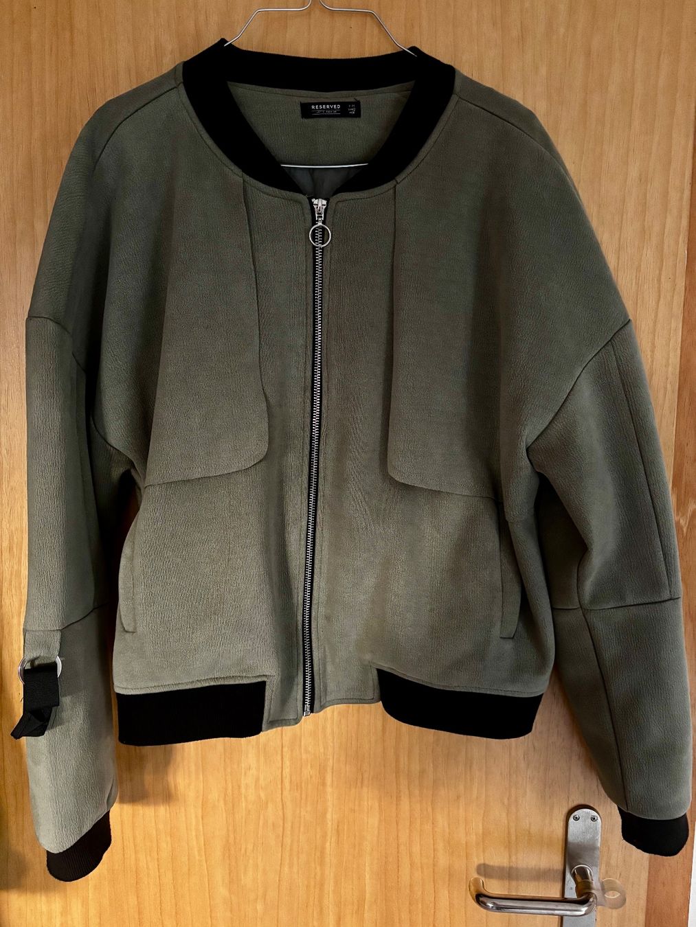 Giacche: Olive green Jacket by Reserved New Size 42 – Nuovo (secondo la descrizione) da Füllinsdorf venduto da MaiiaM