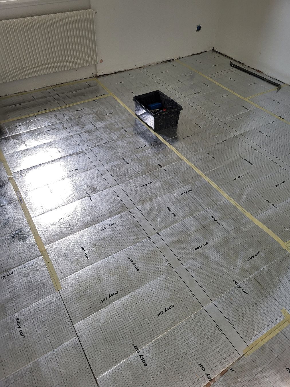 Rivestimenti per pavimenti: Laminat hellgrau ca. 41m2 mit Unterlage – Usato da Zürich venduto da weibelfamily 5
