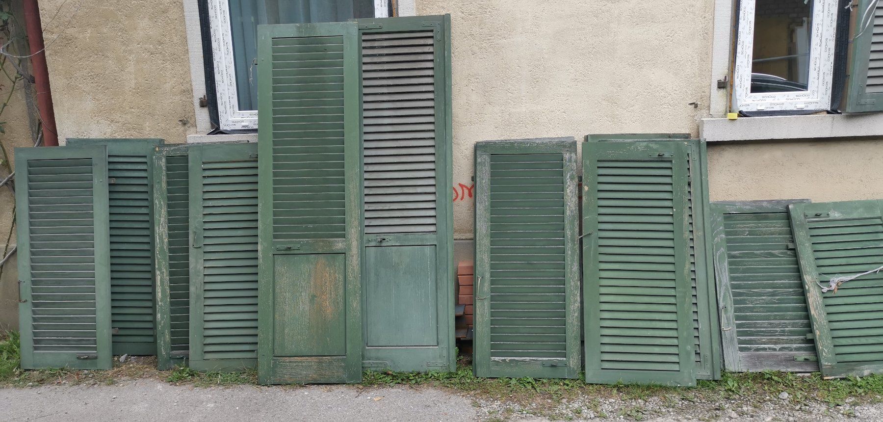 Persiane: Holtz Fensterläden – Usato da Oberburg venduto da balthassar 1