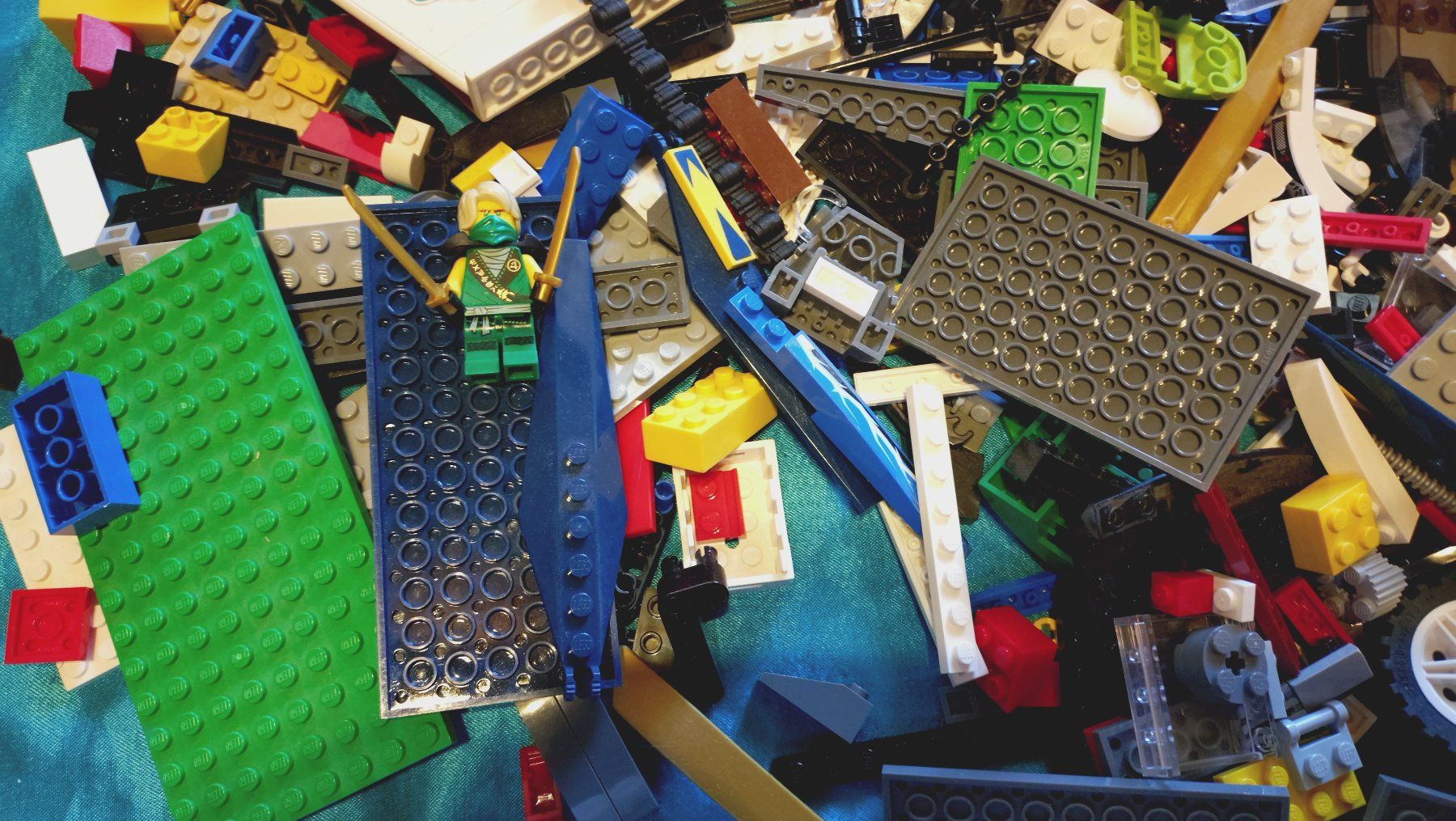 Lego Kit di costruzioni: Lego Classic-Basic-Figuren Kiloware gemischt 1,4kg – Usato da Schwarzenbach(Huttwil) venduto da Padielito 2