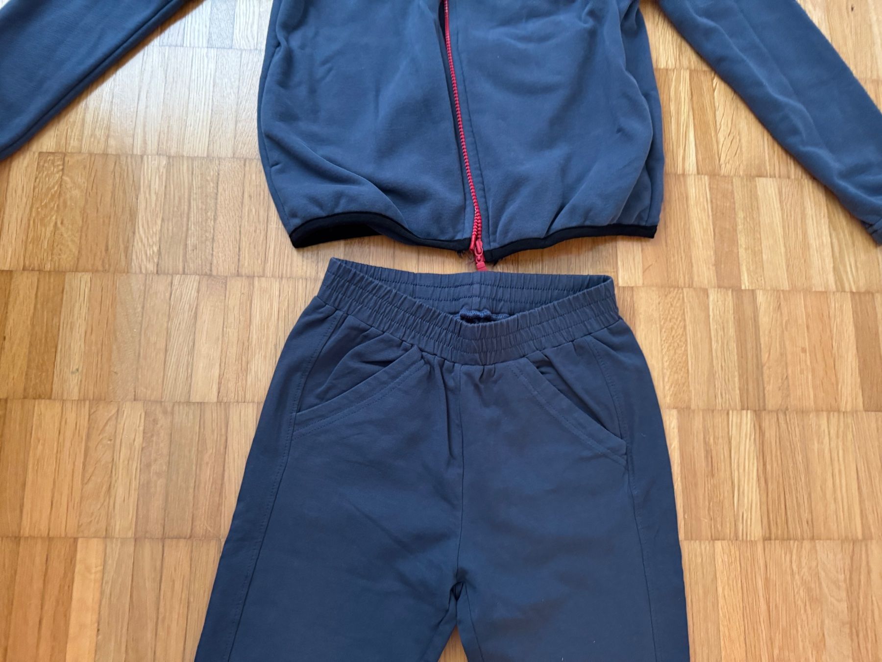Completi: Warmer Trainingsanzug, Grösse 146 – Usato da Jona venduto da Good_luck1_ 2