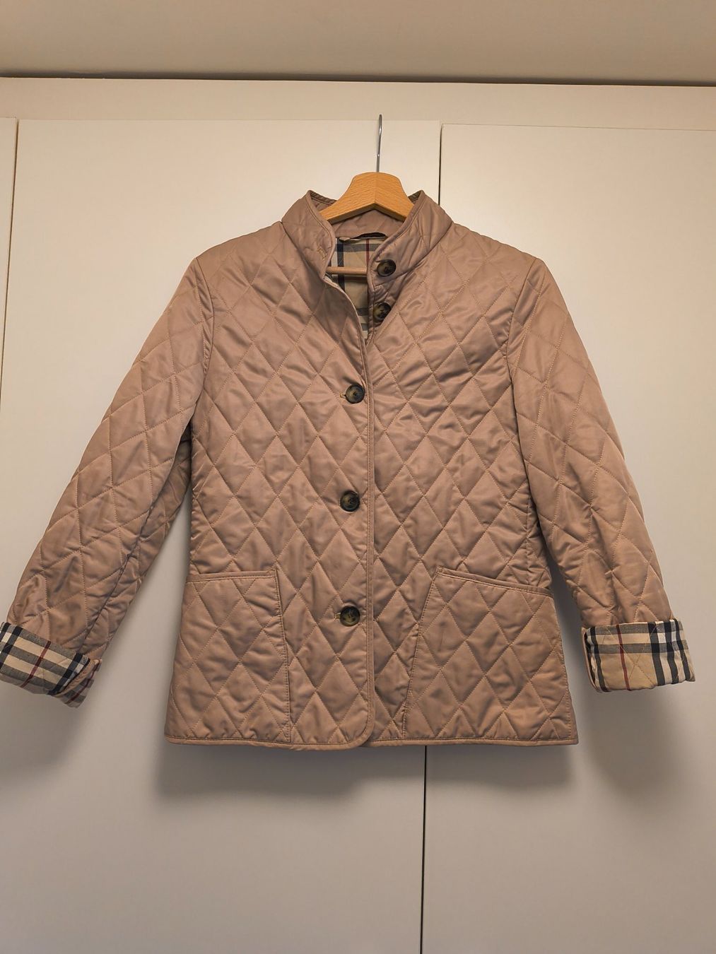 Burberry Vestes: Burberry Steppjacke Beige – D'occasion à Zürich par laribuechel