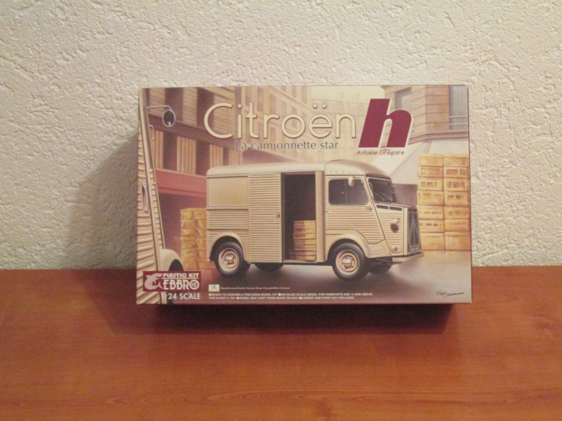 Citroën Modellini d'auto: Ebbro kit Citroen H 1/24 – Nuovo e nell'imballaggio originale da Bonfol venduto da zagato43e