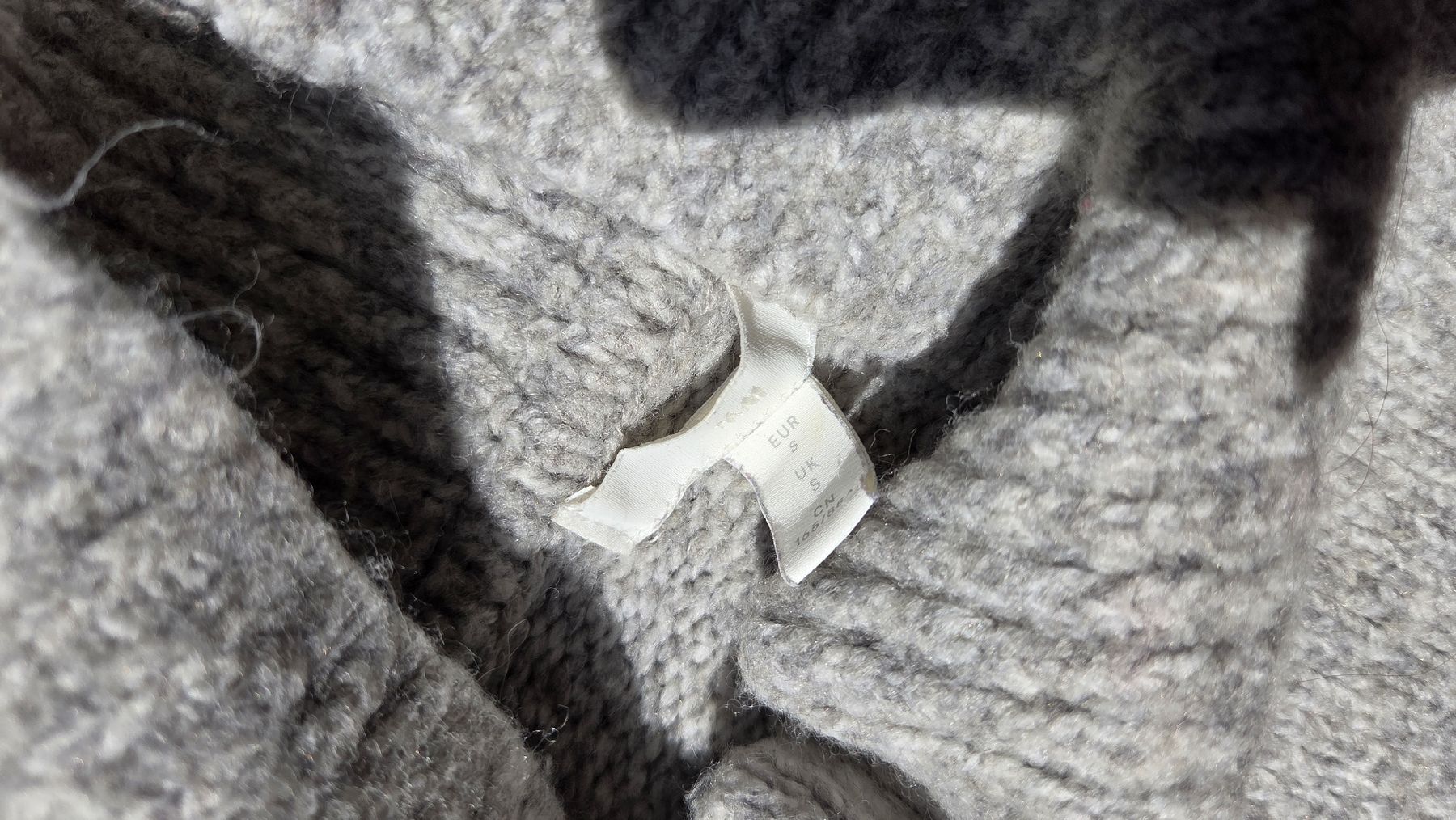 H&M Pullover & Sweatshirts: 2x kuschel Pullover von H&M in XS-S – Gebraucht aus Kreuzlingen von MeinKleinesAtelier 2