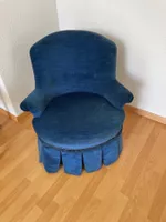 Antiker Sessel blauer Samt, skirted Chair.