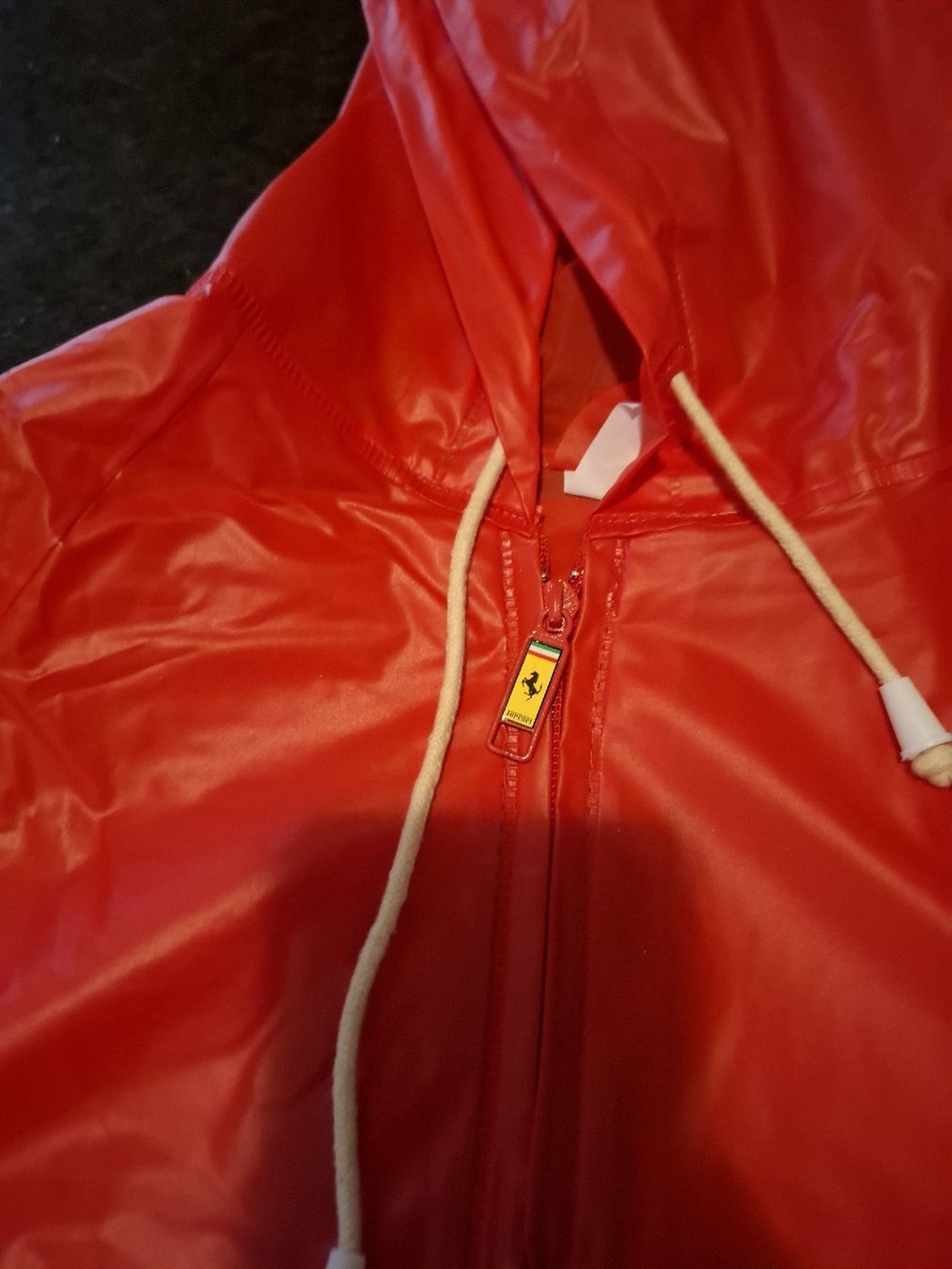 Ferrari Jacken: Veste imperméable / coupe-vent rouge Ferrari  – Gebraucht aus Le Locle von Maria.222 3
