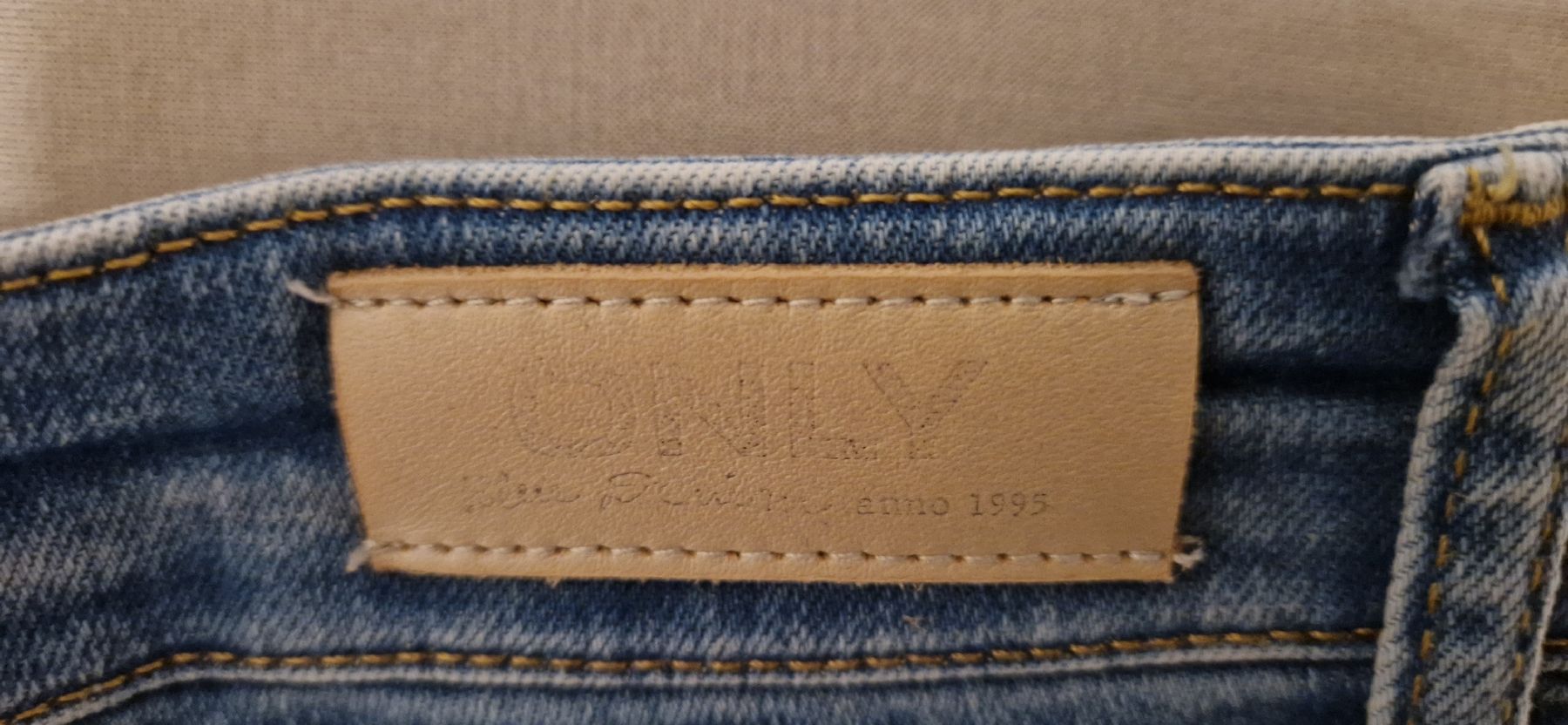 Only Jeans: 63) ONLY Jeans, Grösse 32 – Nuovo (secondo la descrizione) da Menziken venduto da chs_xd76 2