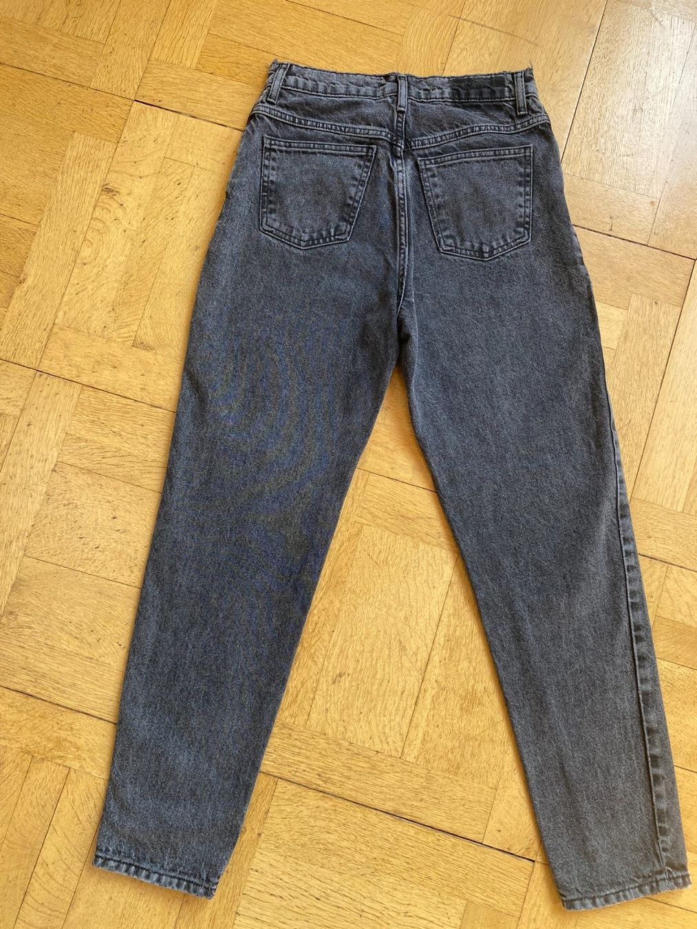 Jeans: GRAUE MOM-JEANS – Usato da Zürich venduto da ilj_b22t 1
