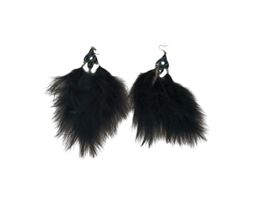 Schwarze Federohrringe, Schmuck