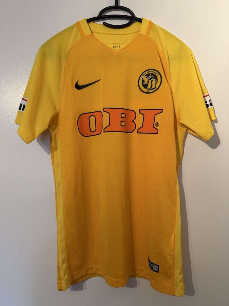 Nike Leibchen & Hosen: YB Trikot #8 Sow – Gebraucht aus Worb von vd986u