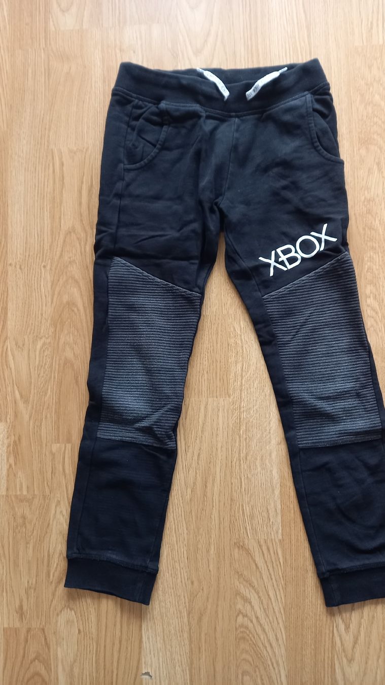 Nike Lotti & Set di vestiti: Nike Shirt + Trainerhose Gr 134 – Usato da Lützelflüh-Goldb venduto da Punktesammler 1