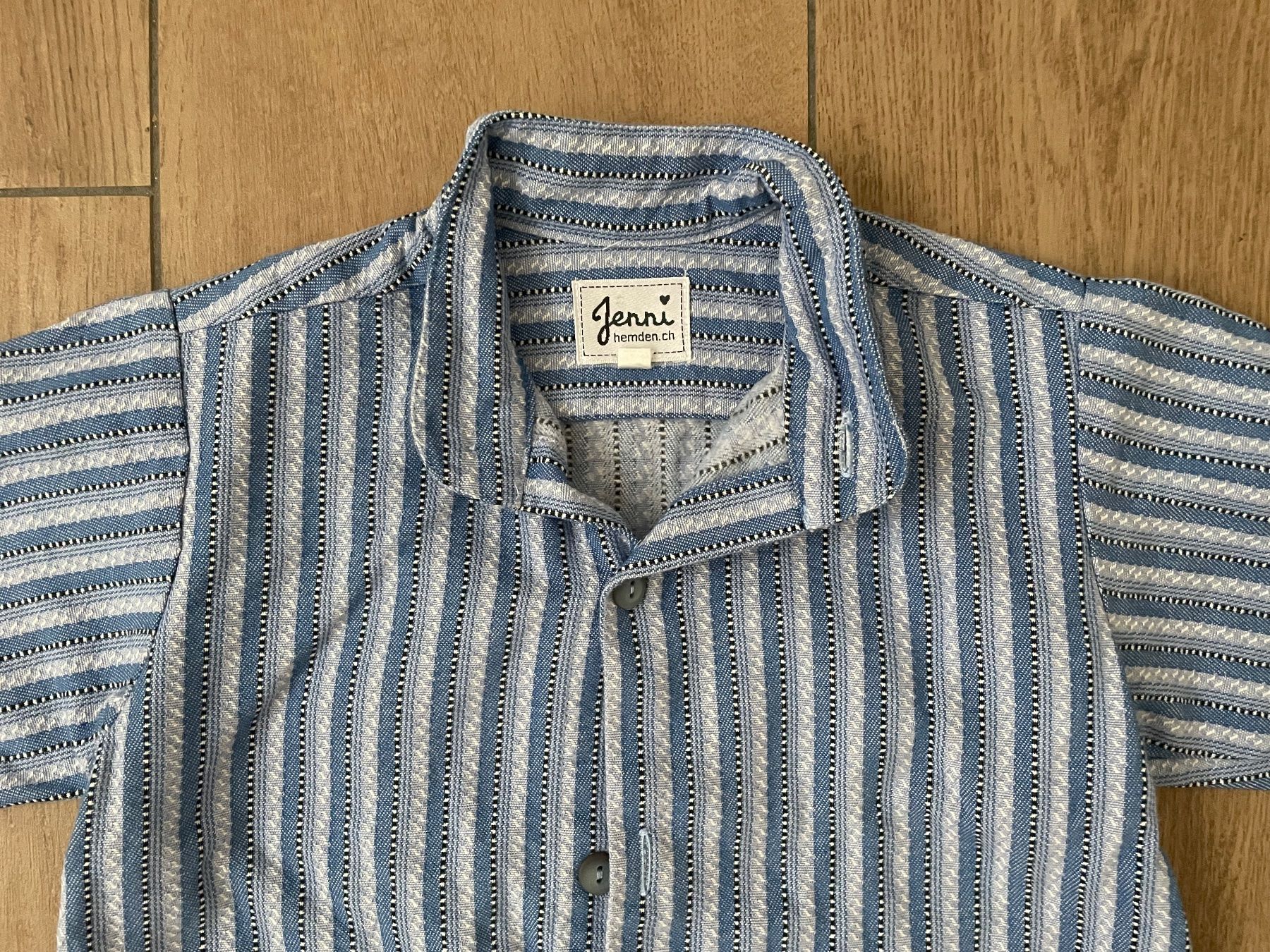 Hemden, T-Shirts & Polos: Bauernhemd mit Stehkragen Gr. 86 – Gebraucht aus Waltenschwil von hansnine 2