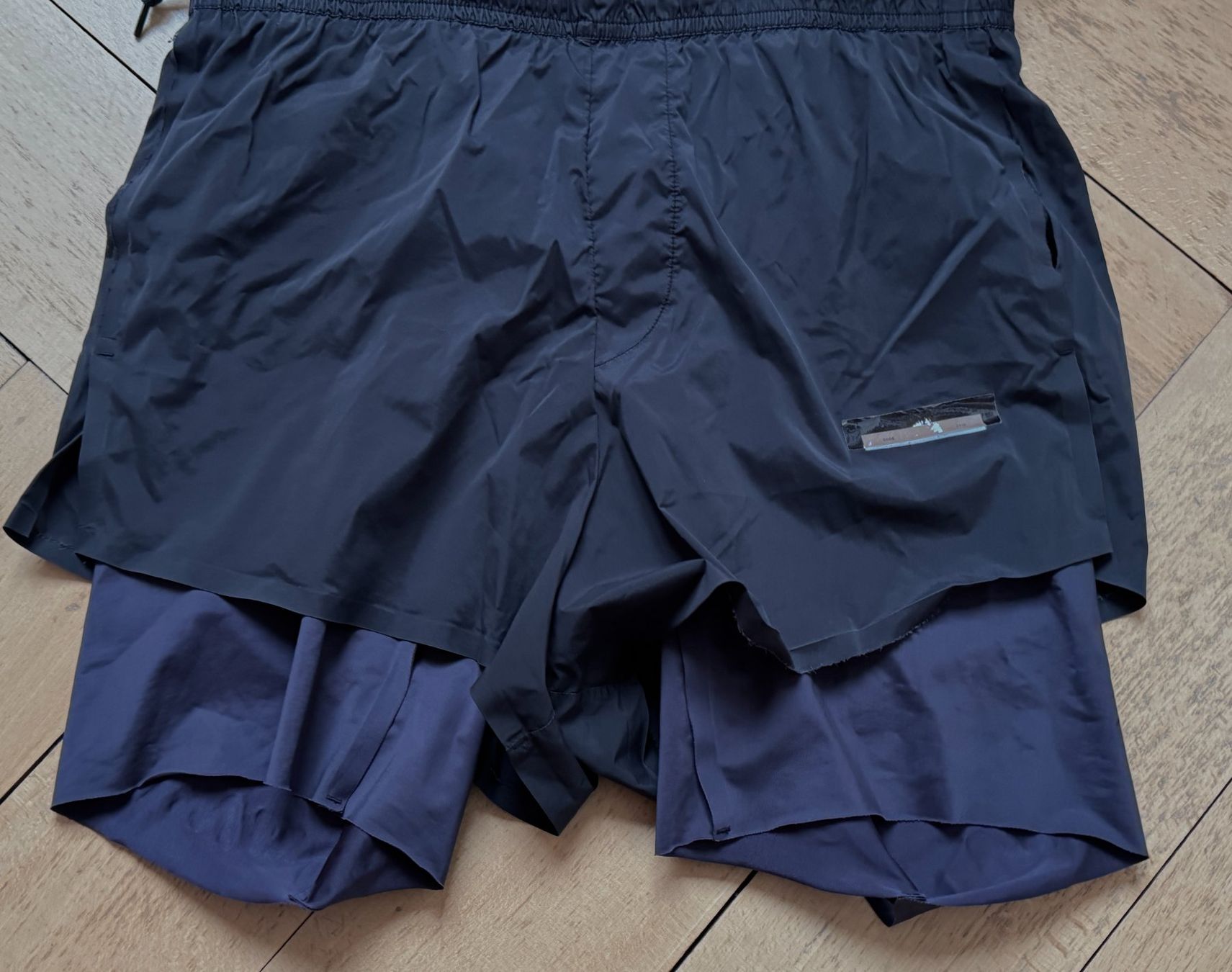 T-shirt: Satisfy Running Justice RunAway shorts Black S 1 Nike ON – Usato da Zürich venduto da ser_lg25 1