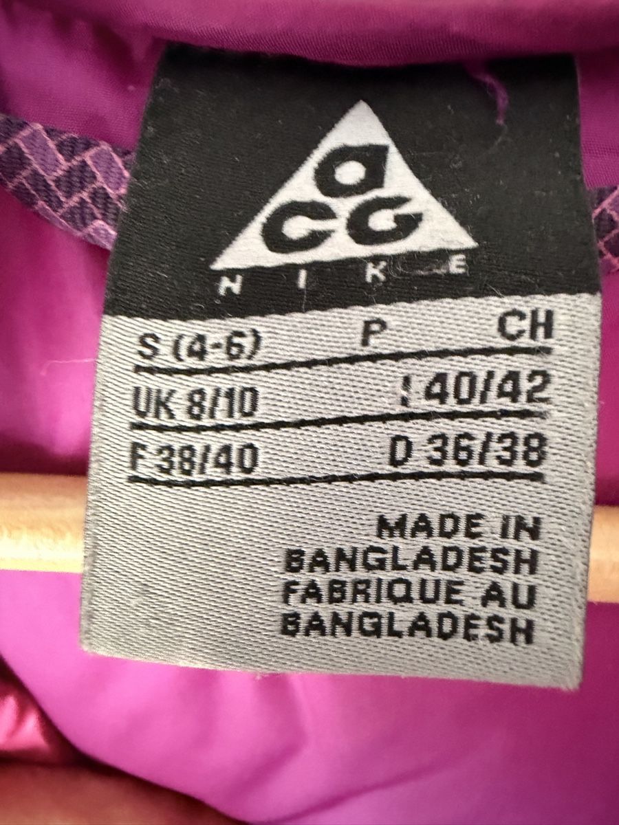 Nike Gilet & Giacche senza maniche: Nike Pink Puffer Vest Hooded  – Usato da Oberwil b. Zug venduto da fis_2wtq 4