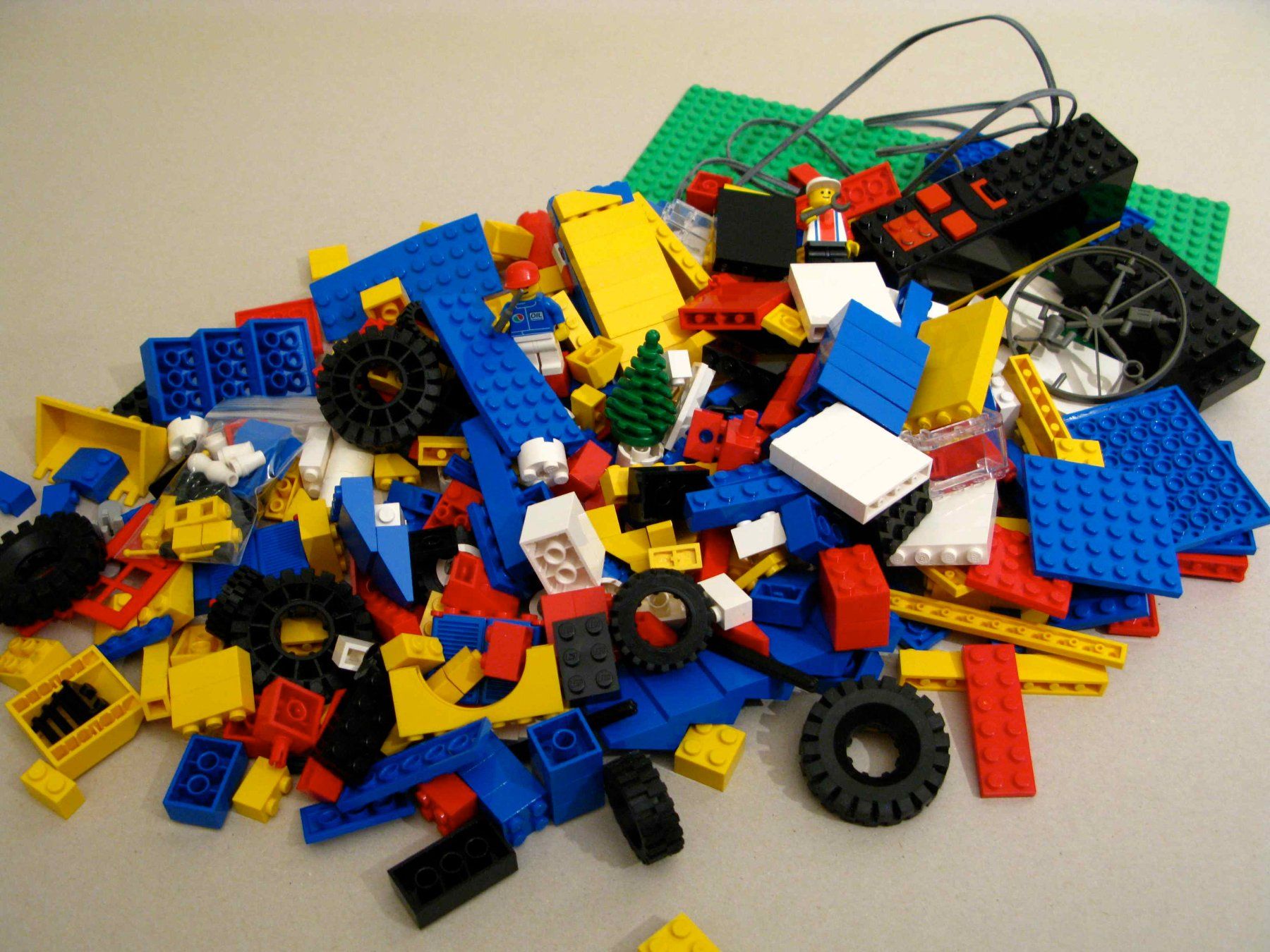Lego Kit di costruzioni: Lego Basic 4223 Challenger Set 400 mit Motor – Usato da Samstagern venduto da Betscha 1