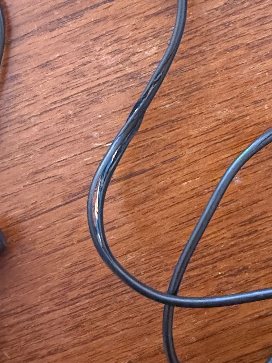 Marshall Cuffie: Marshall Earphones In-Ear Black - DEFECTIVE – Difettoso da Minusio venduto da DeFringues 2