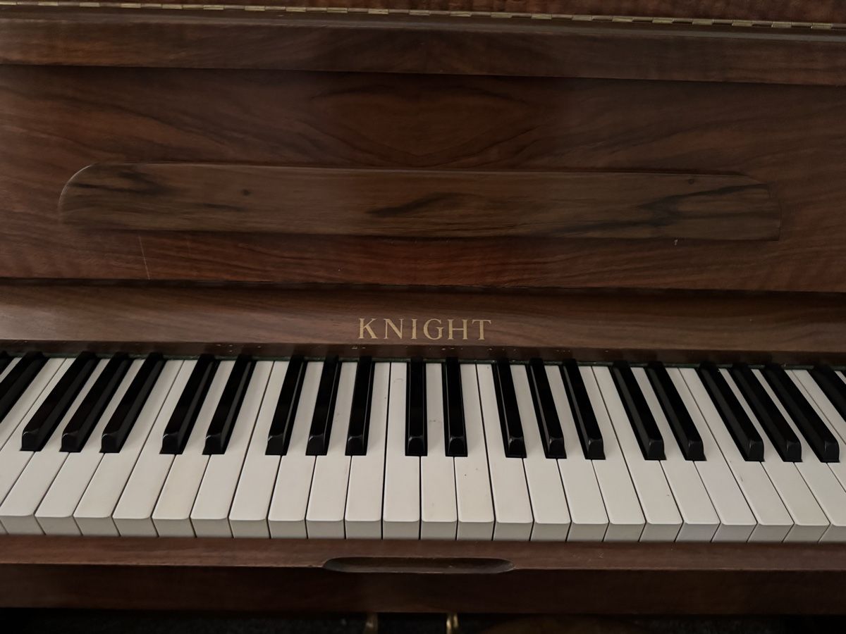 Strumenti musicali: Klavier der Marke Knight London – Usato da Le Sentier venduto da flo_dcg6