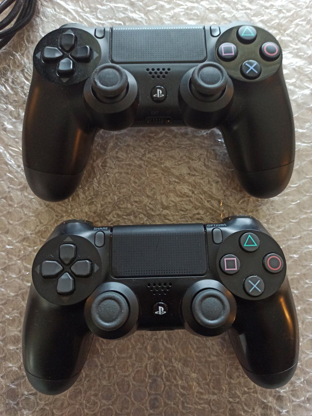 Controller: 2 x Original Controller Sony PS4 Wireless DualShock 4 V1/ V2 – Usato da Oberweningen venduto da mar_87mx 1