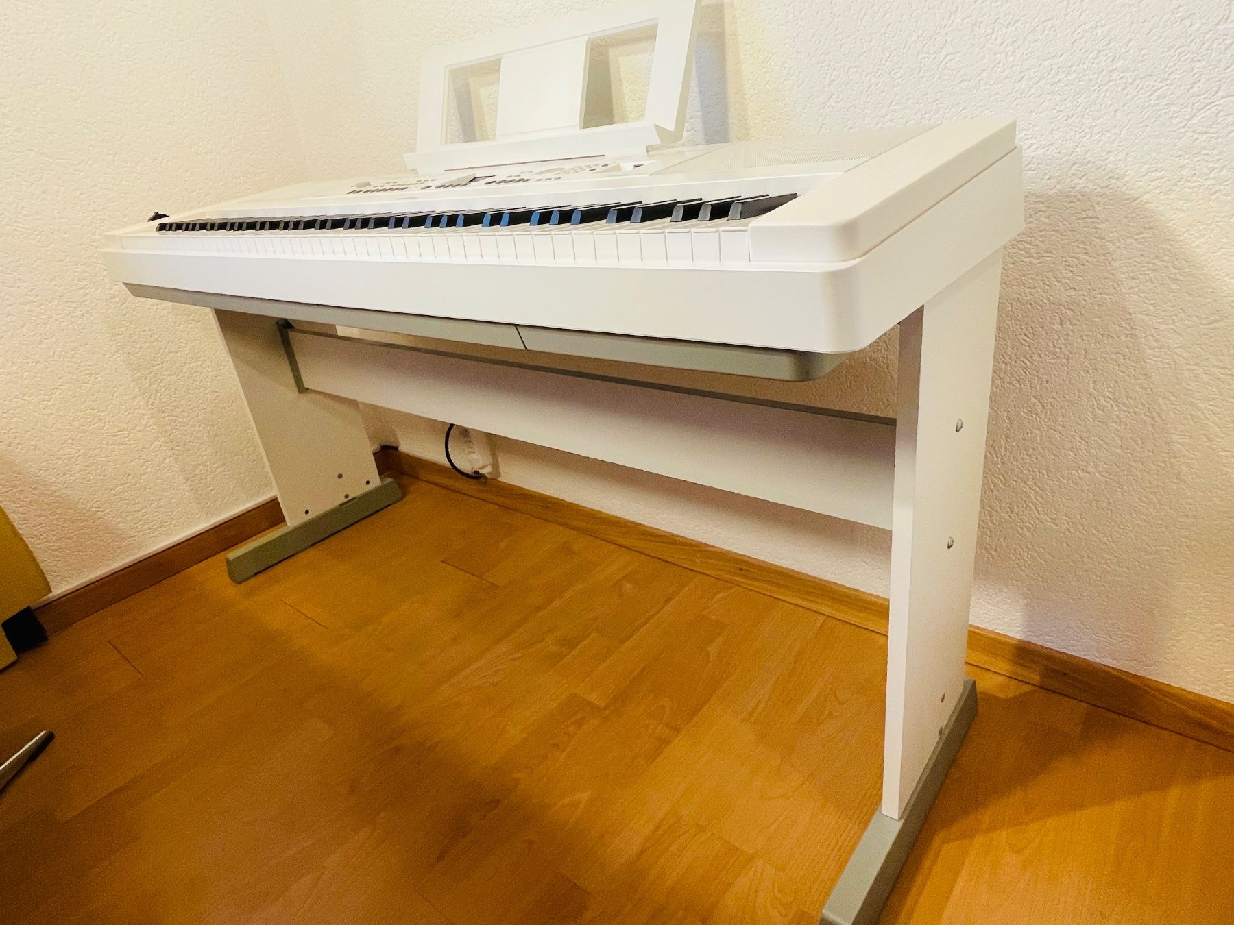 Yamaha Strumenti musicali: Yamaha DGX-650WH – Usato da Buttisholz venduto da Gregorius13 2