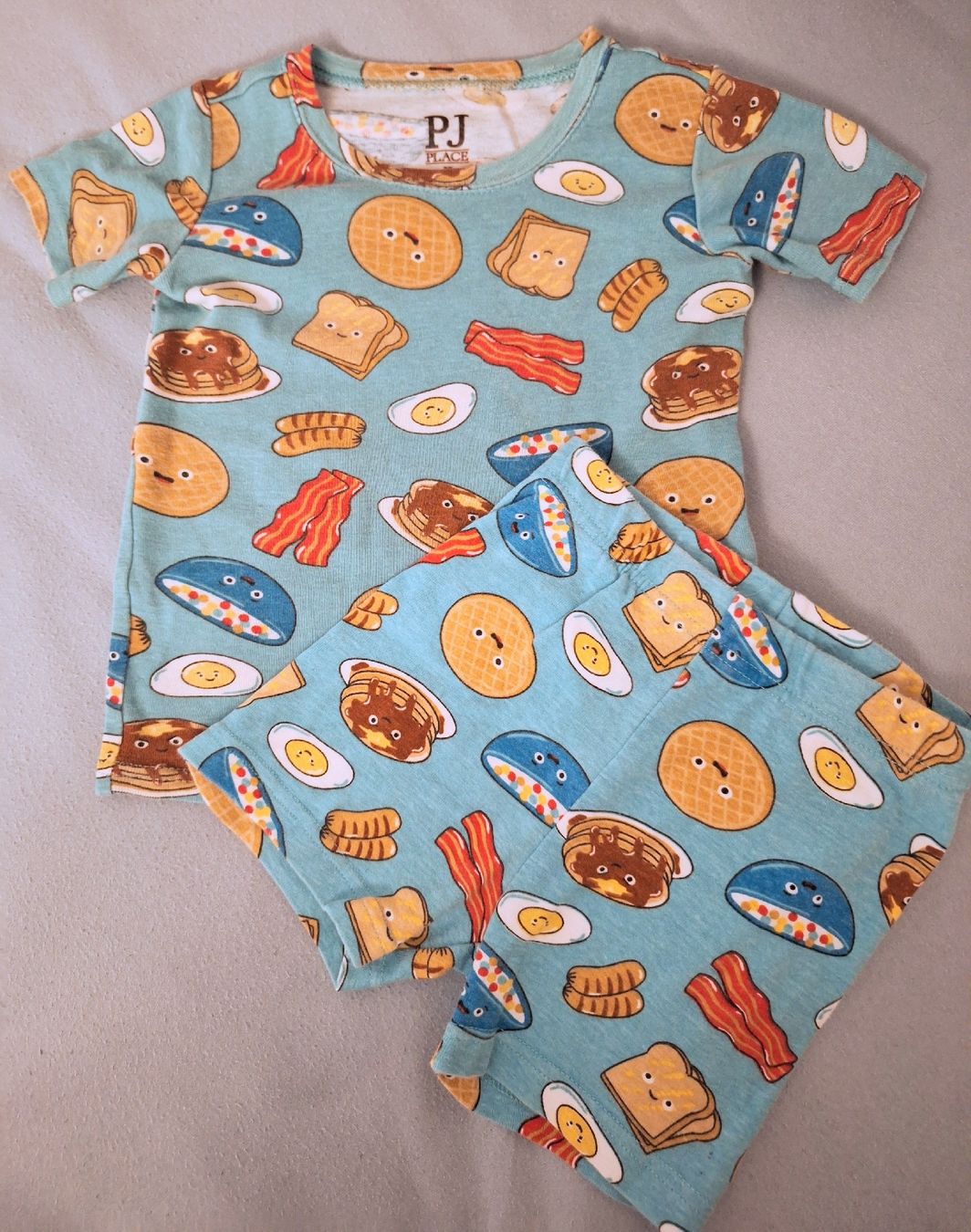 Pyjamas & Ähnliches: Cute "Breakfast" Pyjamas, size 98 – Gebraucht aus Volketswil von LisaSch1