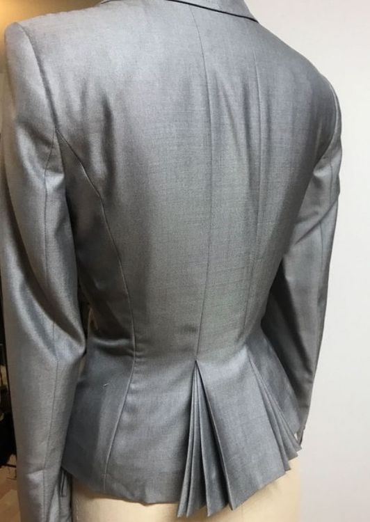 Escada Ensembles & Tailleurs: Anzug Escada -Jacke,Jupe,Hose – D'occasion à Steg VS par joa_k2b8 2